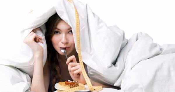 comer-por-las-noches-1 7 mitos para perder peso que debes dejar de creer